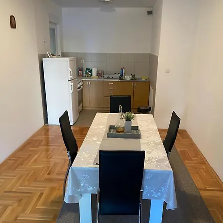 公寓 Uljarevic 特雷比涅