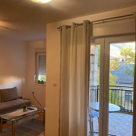 Uljarevic 公寓 特雷比涅