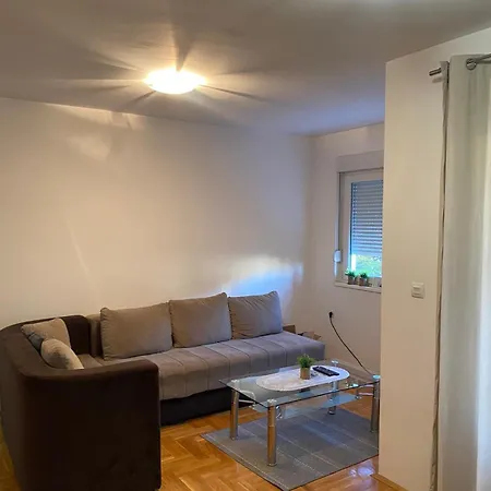 公寓 Uljarevic 特雷比涅