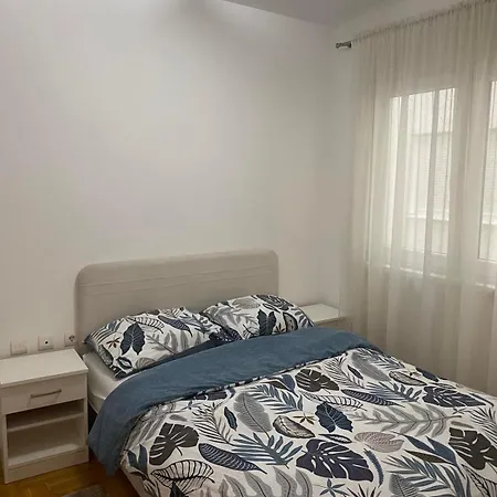 Uljarevic 公寓 特雷比涅